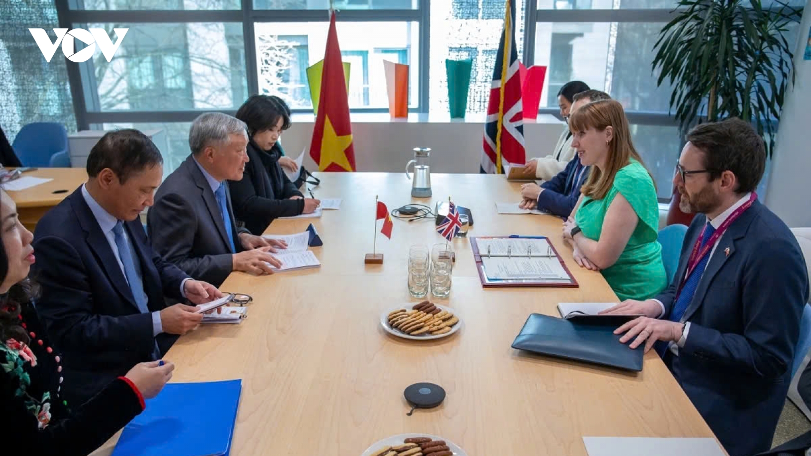 Vietnam attaches importance to enhancing strategic partnership with UK